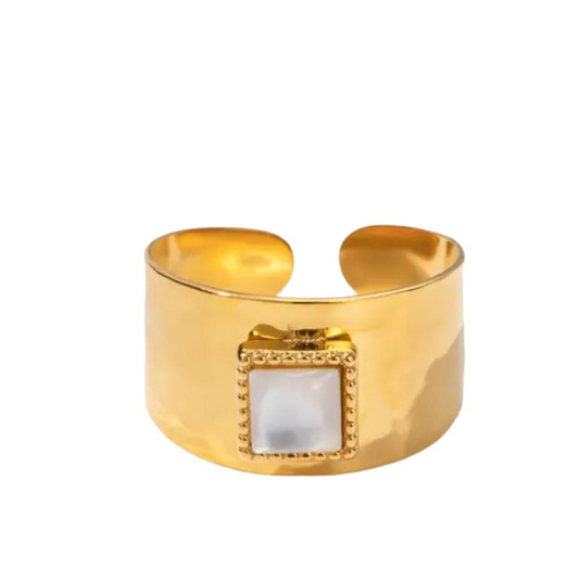 Anillo de concha chapado en oro de 18 quilates