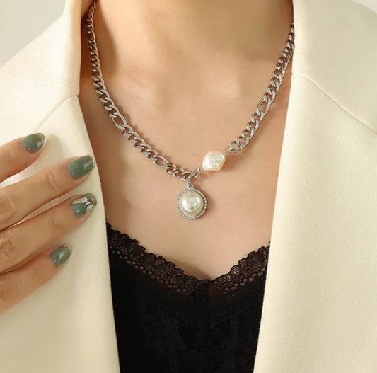 Alice Pearl Silver Necklace